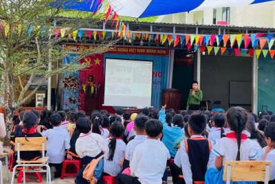 Nhà trường phối hợp cùng Công an xã tuyên truyền pháp luật về TTATGT nhân ngày khai giảng năm học