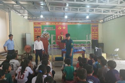 Nhà trường phối hợp cùng Quân sự xã Long Môn tuyên truyền kỹ năng sinh hoạt, ăn ở tập thể cho học sinh