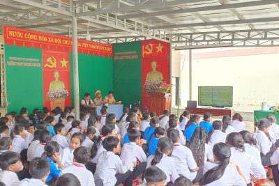 Tuyên truyền ATGT, ký kết phong trào thi đua và triển khai mô hình “Cổng trường An toàn giao thông”