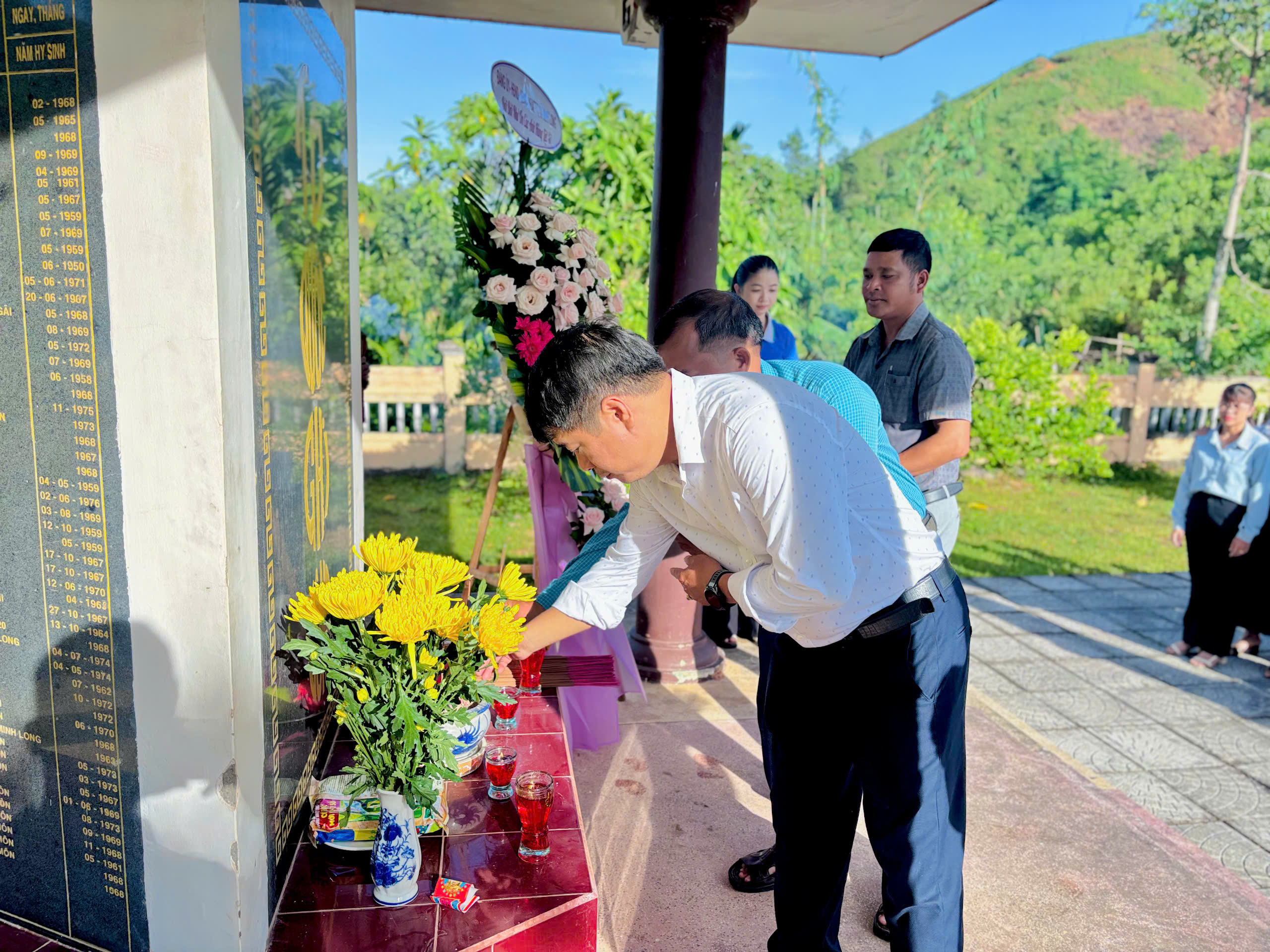 CHI BỘ, BAN GIÁM HIỆU NHÀ TRƯỜNG TỔ CHỨC CÁC HOẠT ĐỘNG TRI ÂN NHÂN KỶ NIỆM 79 NĂM NGÀY THƯƠNG BINH – LIỆT SĨ (27/7/1947 – 27/7/2026)