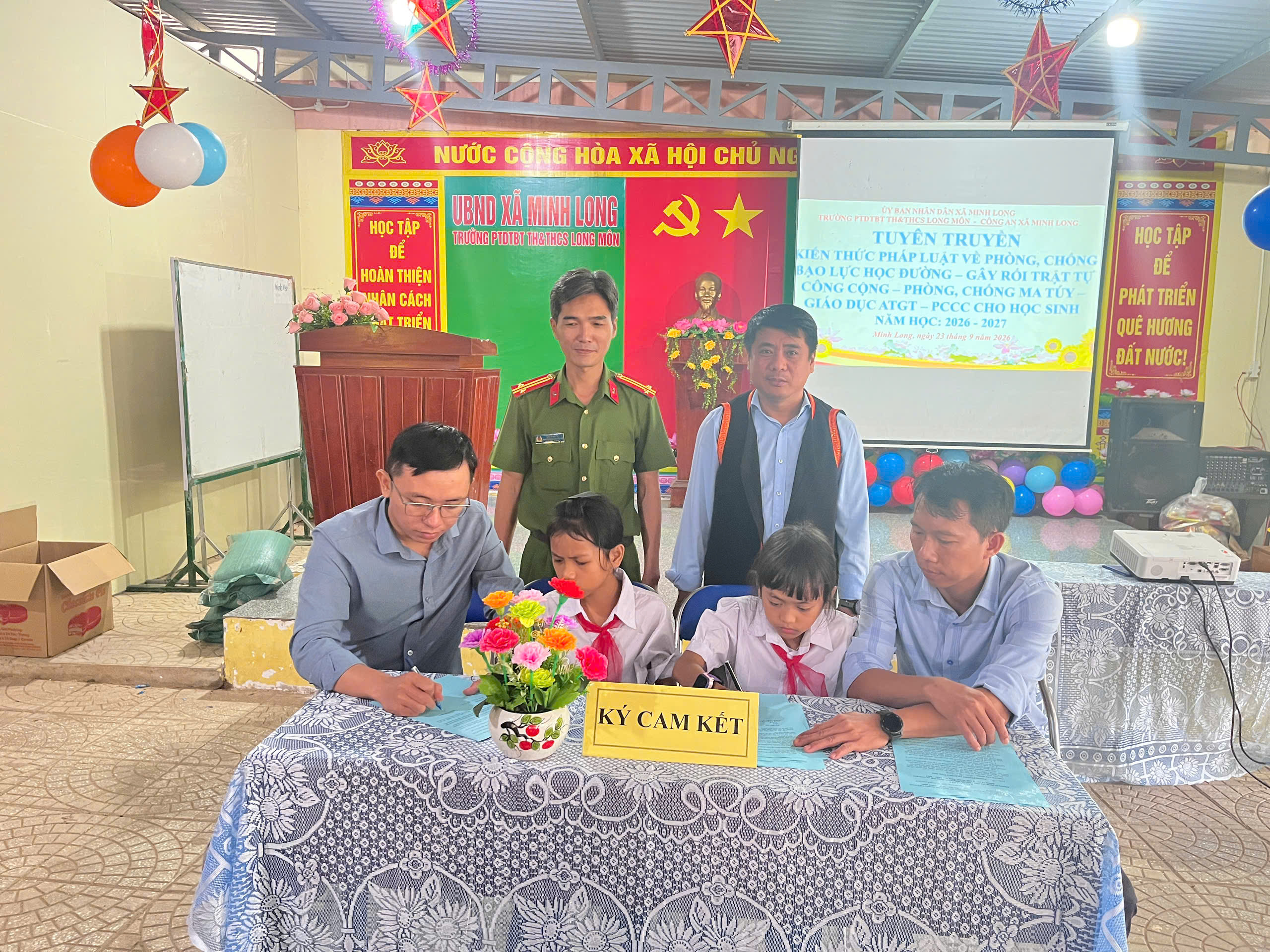 Nhà trường tổ chức tuyên truyền phòng, chống tác hại của ma túy, bạo lực học đường, giáo dục ATGT – PCCC cho CB, GV – HS